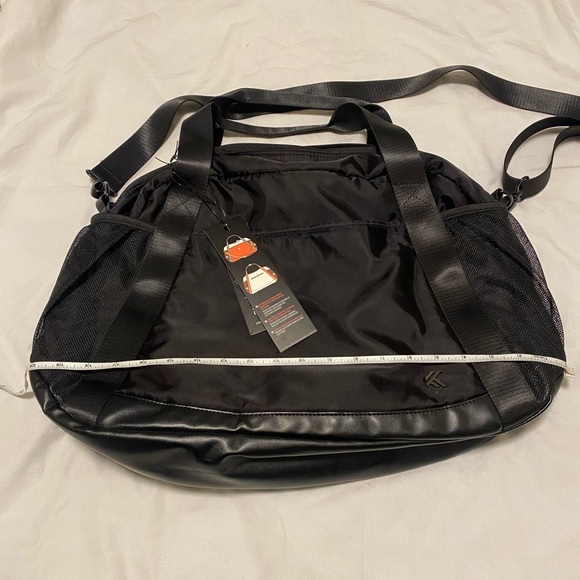 Brand New! KYODAN nylon & vinyl sport duffle w/strap. Great gym/overnight bag. - Picture 11 of 11